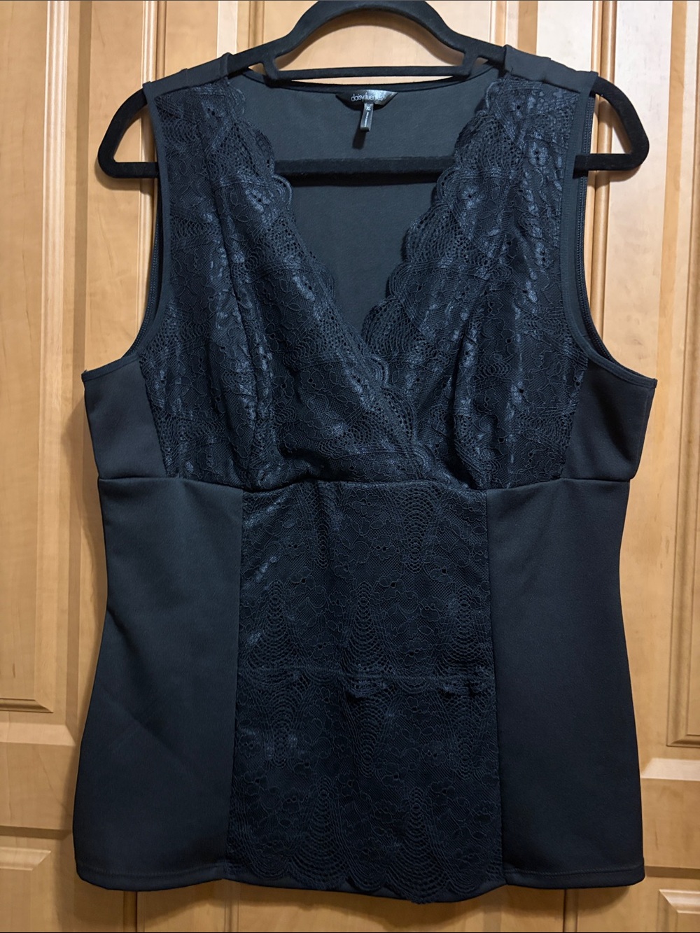 Daisy Fuentes Black Lace V-Neck Sleeveless Chemise Top